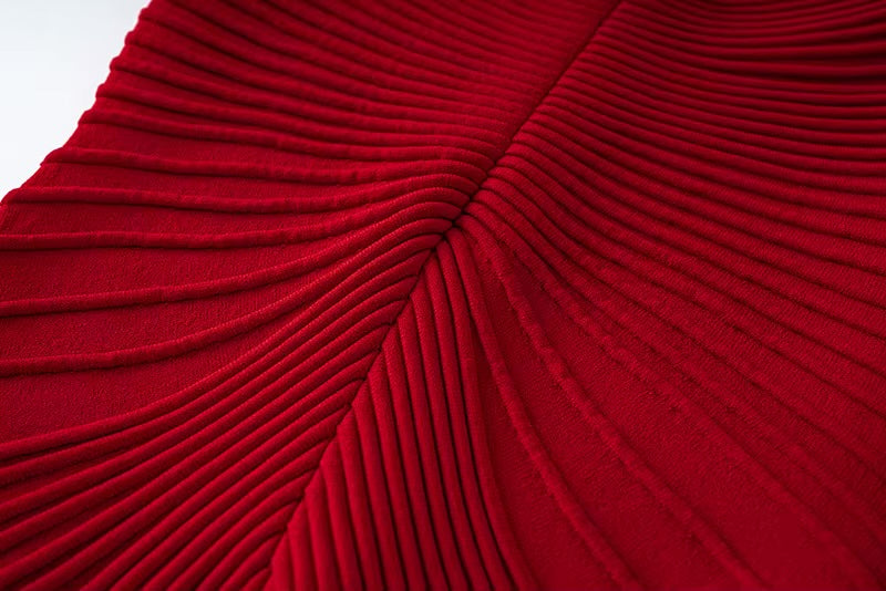 Mini-Kleid mit V-Ausschnitt und radialen Falten