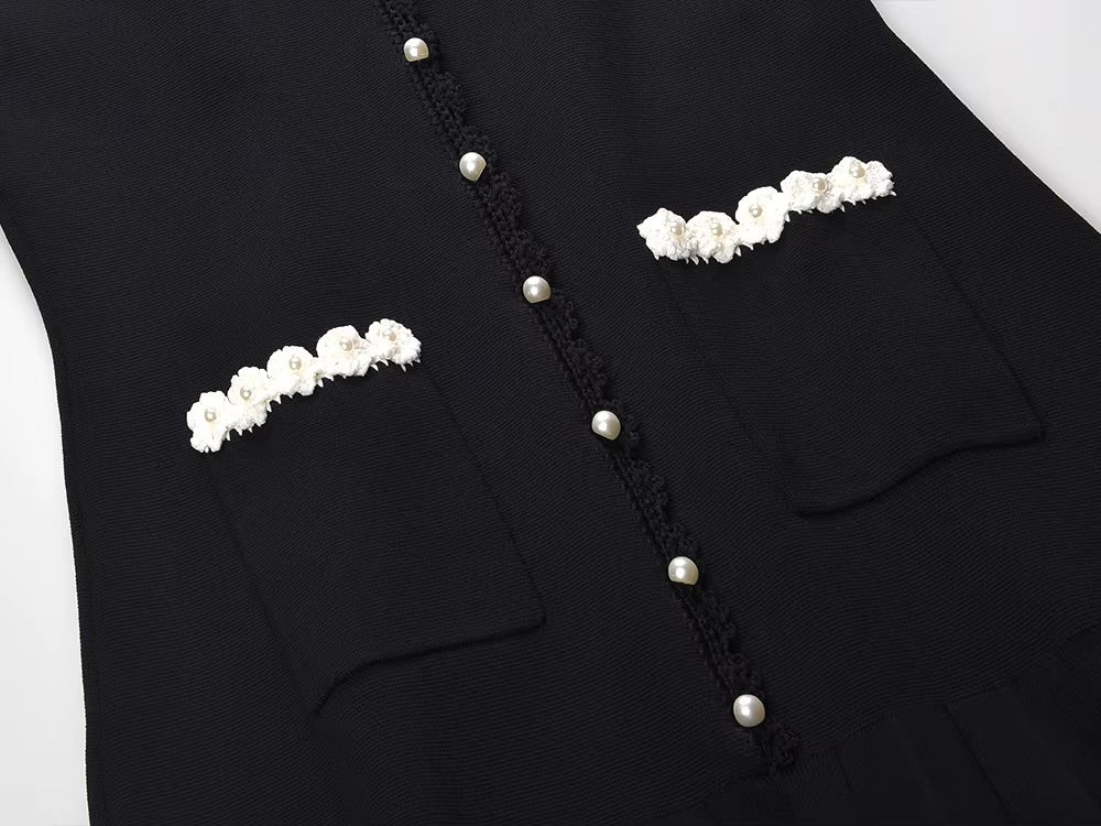 La Robe Pâquerette — gehäkeltes, perlenbesetztes Strick-Maxikleid in Schwarz