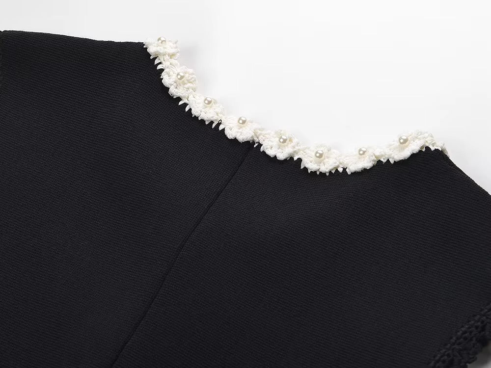 La Robe Pâquerette — gehäkeltes, perlenbesetztes Strick-Maxikleid in Schwarz