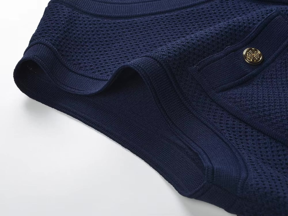 La Robe Marine — Robe midi plissée en maille ajourée, coloris marine