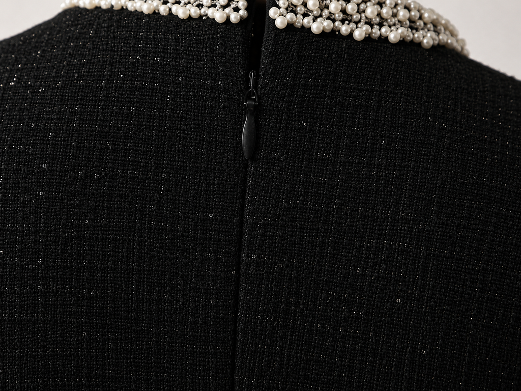 La Robe Joaillerie – Tweed-Minikleid mit Perlenverzierung in Schwarz