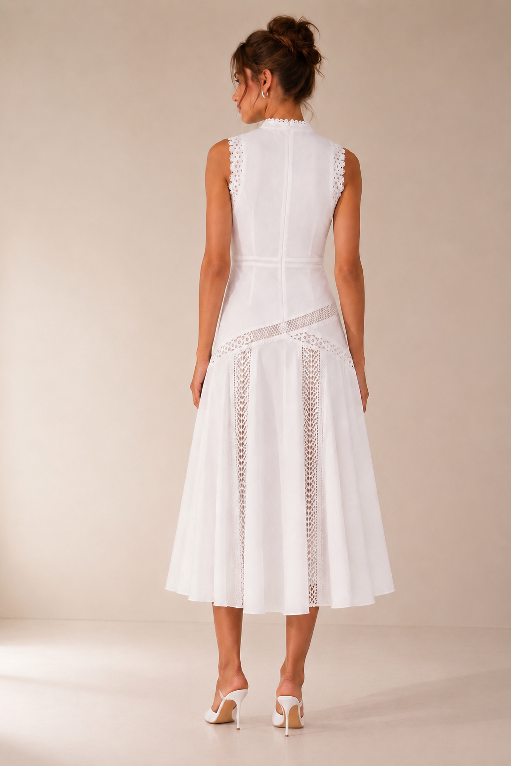 Robe mi-longue évasée en dentelle ajourée