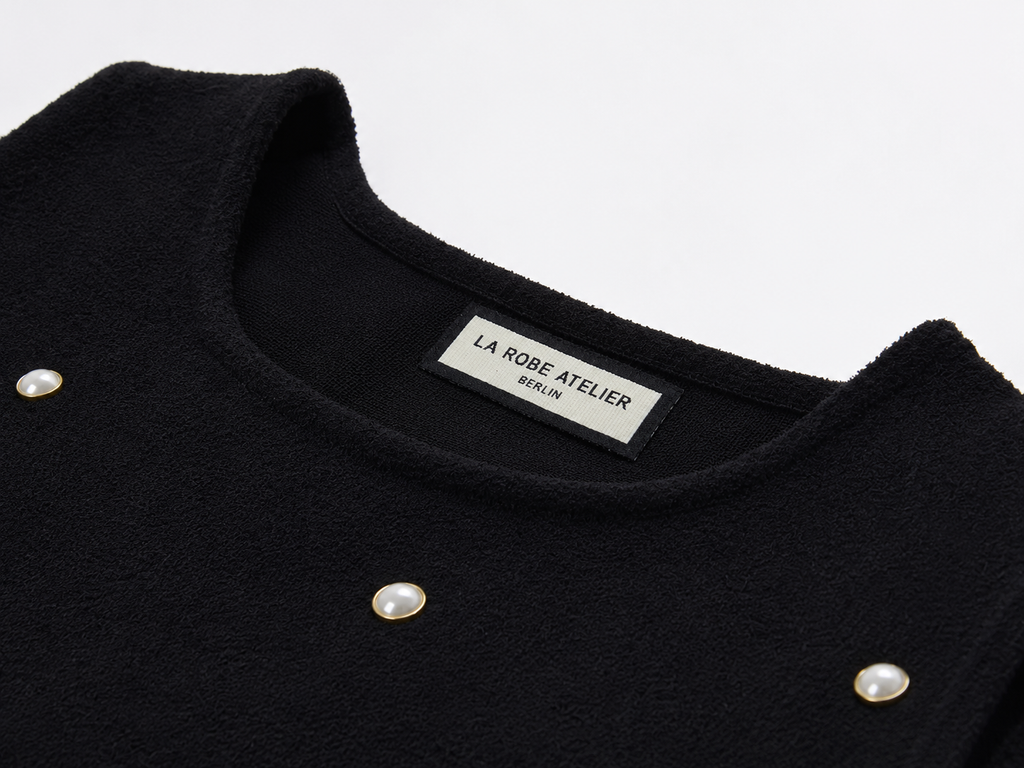 La Robe Perle — Robe Courte en Laine Mélangée Ornée de Perles Noire