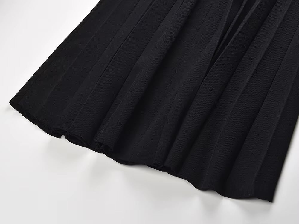 La Robe Pâquerette — gehäkeltes, perlenbesetztes Strick-Maxikleid in Schwarz