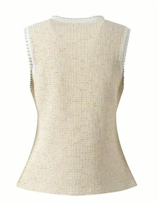 L’Ensemble Perle – Tweed-Strickweste & plissierter Minirock im Set in Elfenbein
