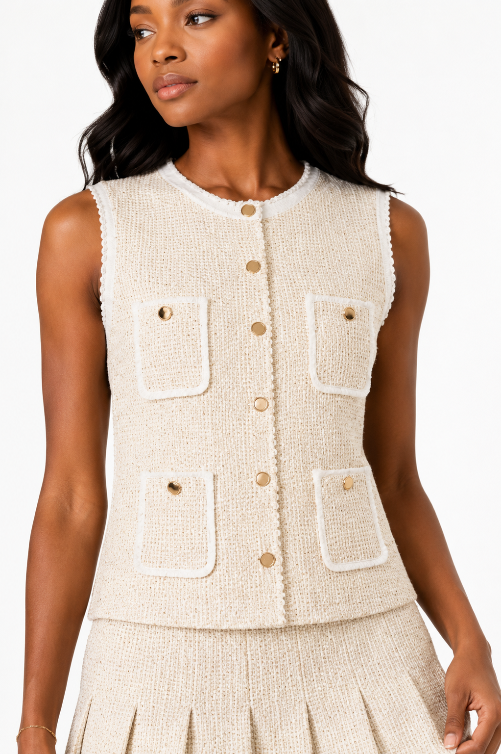 Ensemble Perle — Gilet en maille tweed et mini-jupe plissée en ivoire