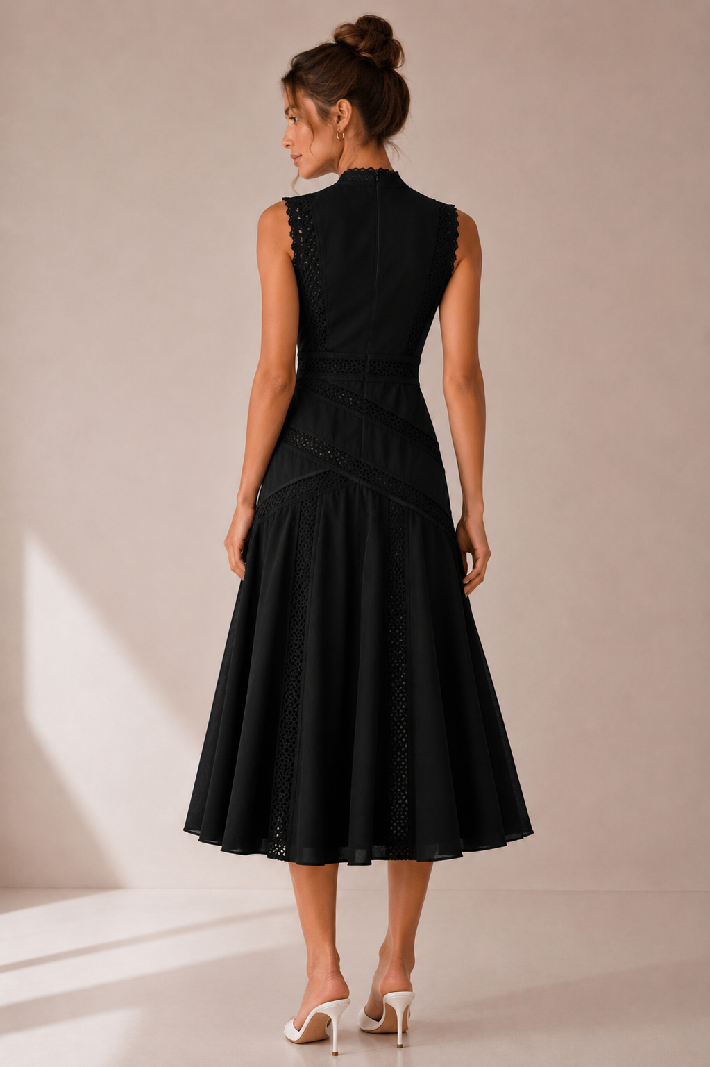 Robe mi-longue évasée en dentelle ajourée