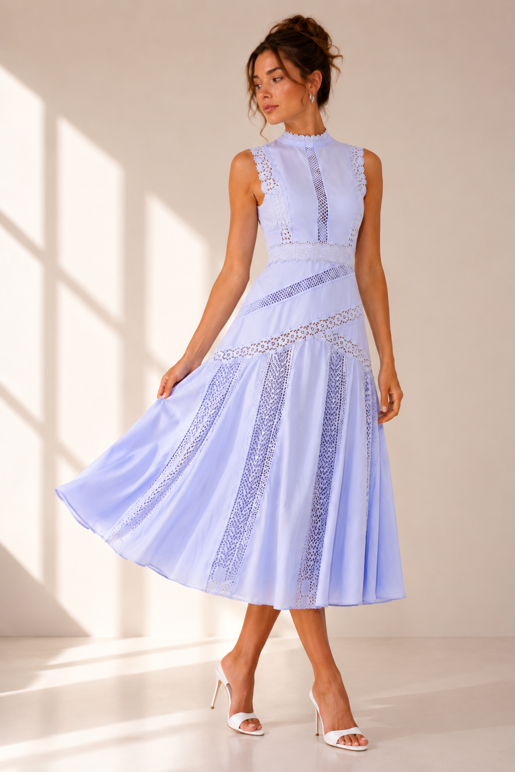Robe mi-longue évasée en dentelle ajourée