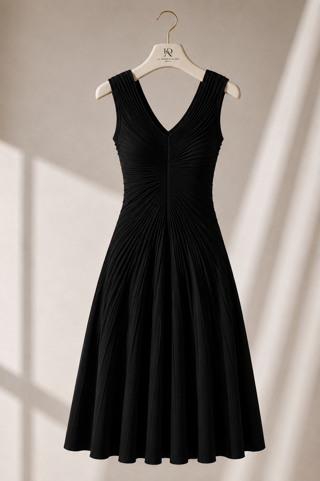 Mini-Kleid mit V-Ausschnitt und radialen Falten